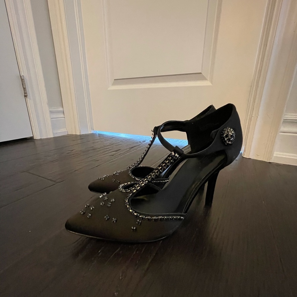 Expression heels